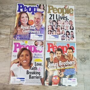 People Magazine lot of 4 magazines in print 2022 Liotta Jonas Spears Jubilee